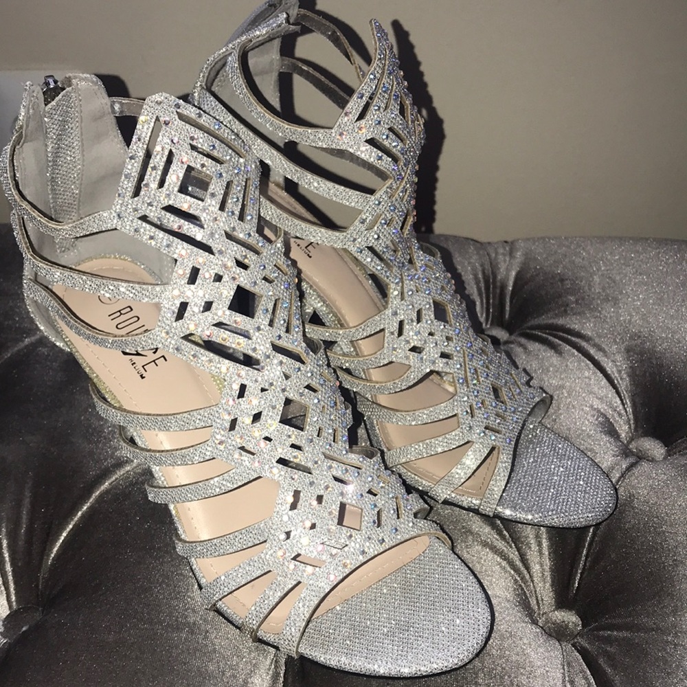 New Silver Heel Size 11 Great condition